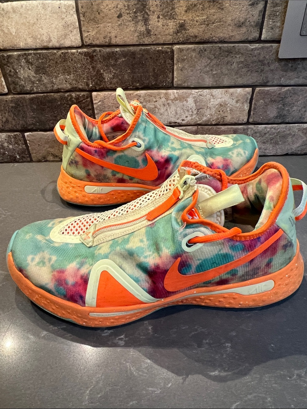 Nike men’s basketball shoes in Teal & Orange - Picture 2 of 4